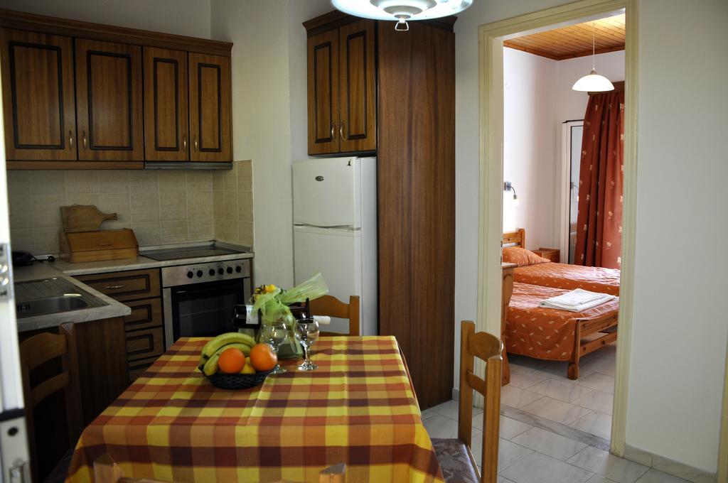 Stella'S Apartments Агиос Гордиос Стая снимка
